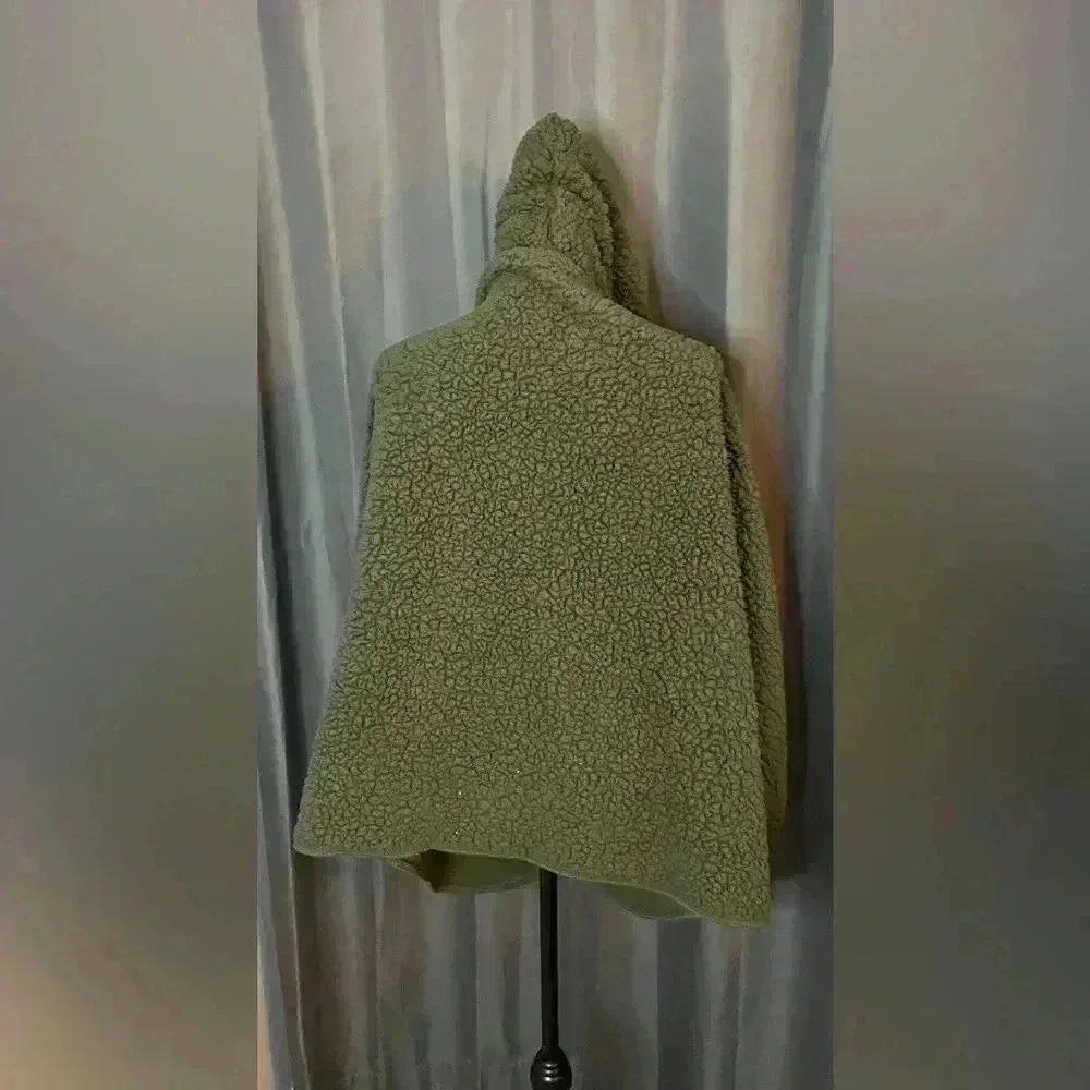 130. LuLaRoe Teddy Bear Fleece Jacket, Olive Green, Size Large, EUC - Picture 3 of 5